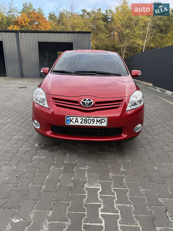 Хэтчбек Toyota Auris 2012 в Киеве