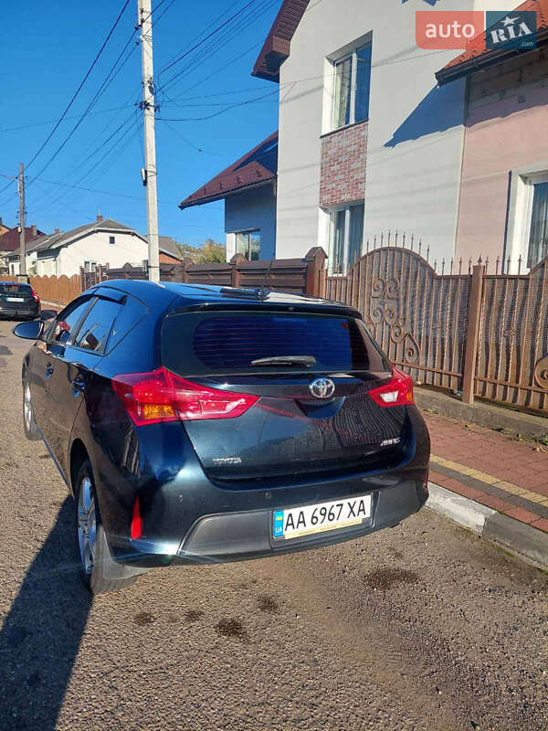 Хетчбек Toyota Auris 2013 в Стрию