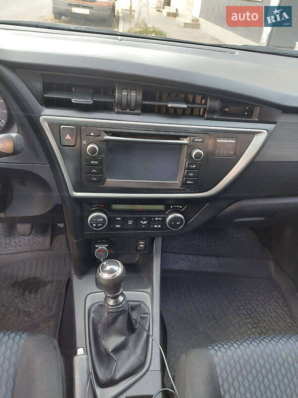 Хетчбек Toyota Auris 2013 в Стрию