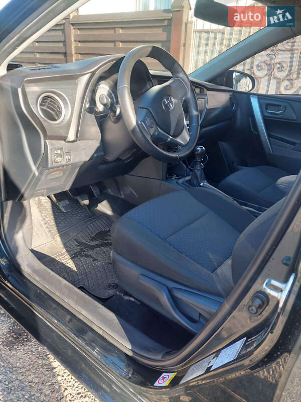 Хетчбек Toyota Auris 2013 в Стрию