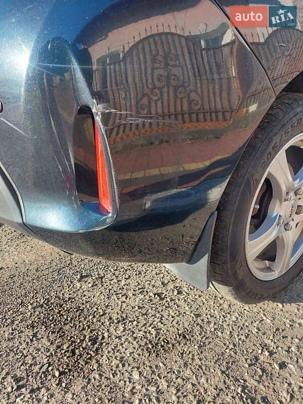 Хетчбек Toyota Auris 2013 в Стрию