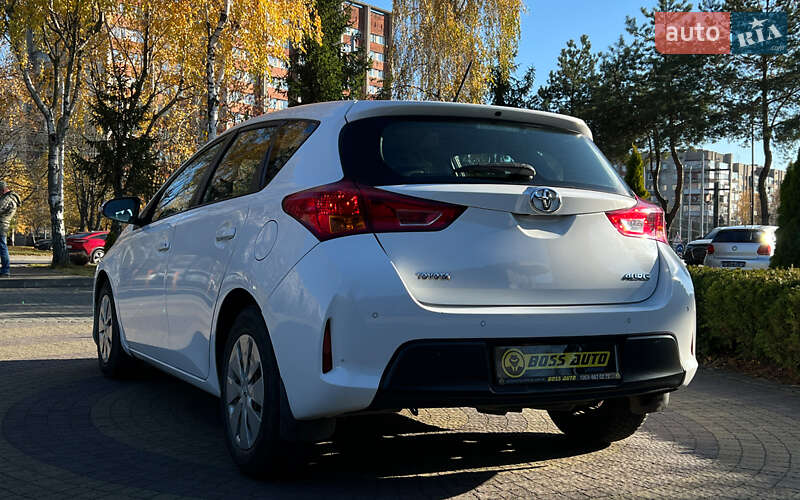 Хэтчбек Toyota Auris 2014 в Львове
