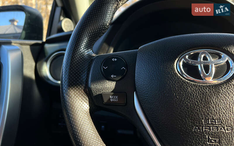 Хэтчбек Toyota Auris 2014 в Львове