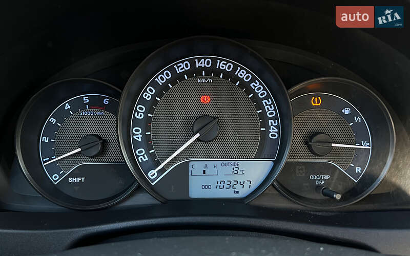 Хэтчбек Toyota Auris 2014 в Львове