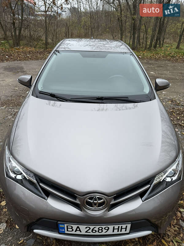 Хэтчбек Toyota Auris 2013 в Кропивницком