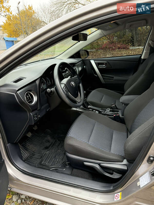 Хэтчбек Toyota Auris 2013 в Кропивницком