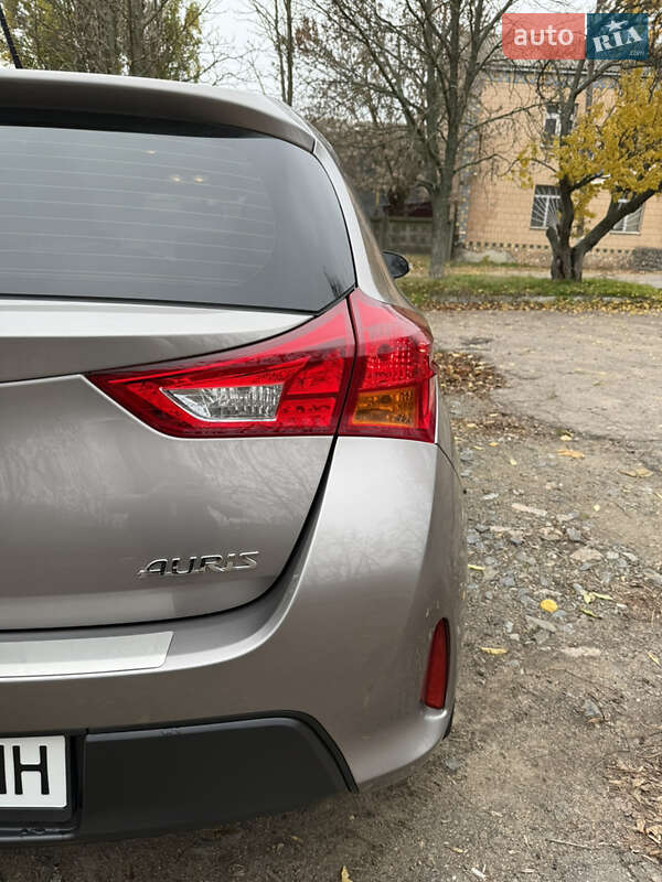Хэтчбек Toyota Auris 2013 в Кропивницком