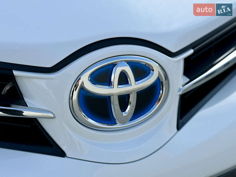 Хэтчбек Toyota Auris 2014 в Луцке