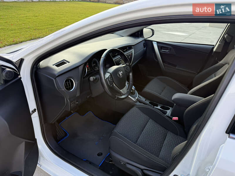 Хэтчбек Toyota Auris 2014 в Луцке