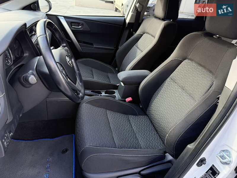 Хэтчбек Toyota Auris 2014 в Луцке