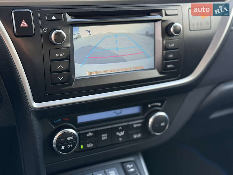 Хэтчбек Toyota Auris 2014 в Луцке