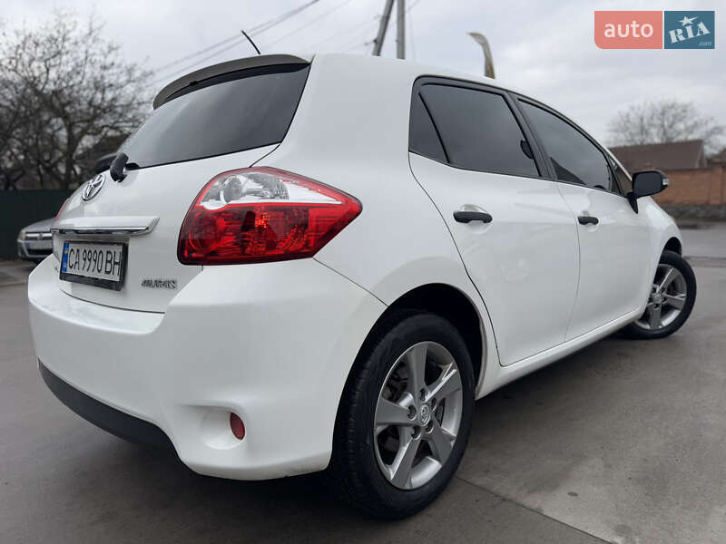 Хэтчбек Toyota Auris 2011 в Бердичеве