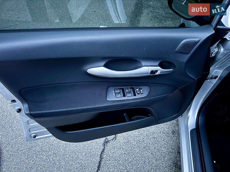 Хэтчбек Toyota Auris 2010 в Киеве фото 24 Хэтчбек Toyota Auris 2010 в Киеве