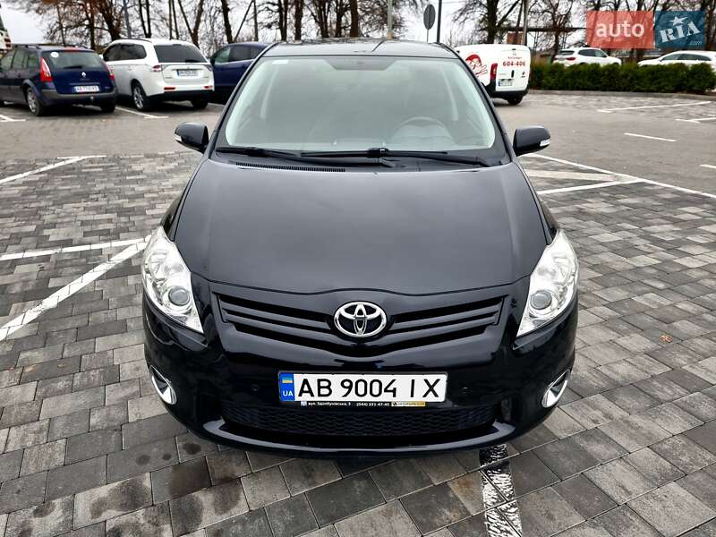 Хэтчбек Toyota Auris 2011 в Виннице