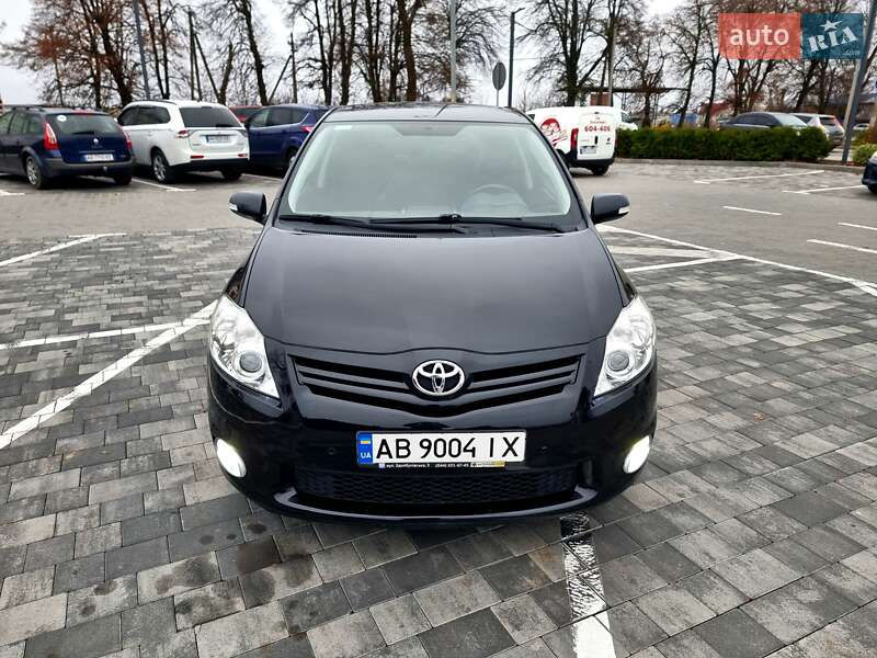 Хэтчбек Toyota Auris 2011 в Виннице