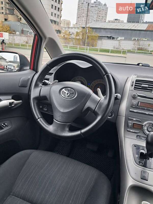 Хэтчбек Toyota Auris 2011 в Киеве