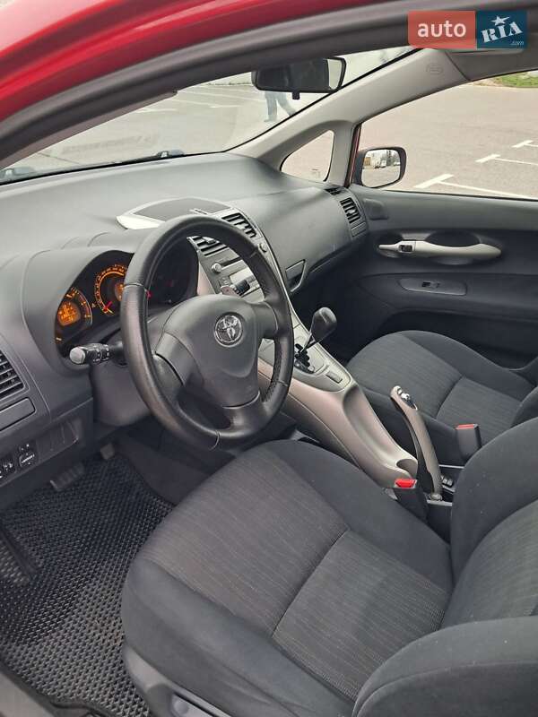 Хэтчбек Toyota Auris 2011 в Киеве