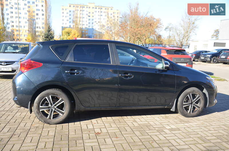 Хэтчбек Toyota Auris 2014 в Киеве