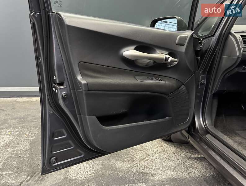 Хэтчбек Toyota Auris 2008 в Киеве фото 38 Хэтчбек Toyota Auris 2008 в Киеве