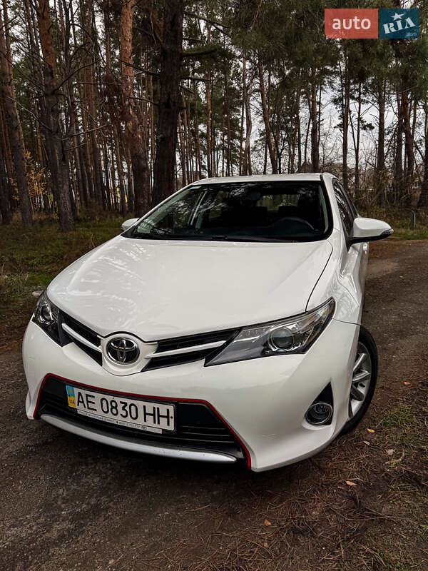 Хэтчбек Toyota Auris 2013 в Киеве
