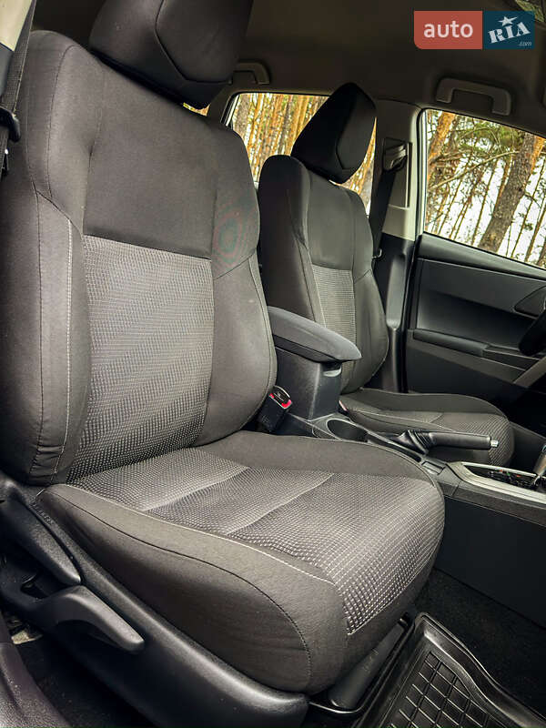 Хэтчбек Toyota Auris 2013 в Киеве