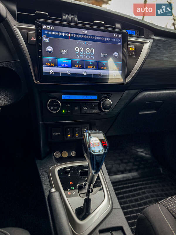 Хэтчбек Toyota Auris 2013 в Киеве