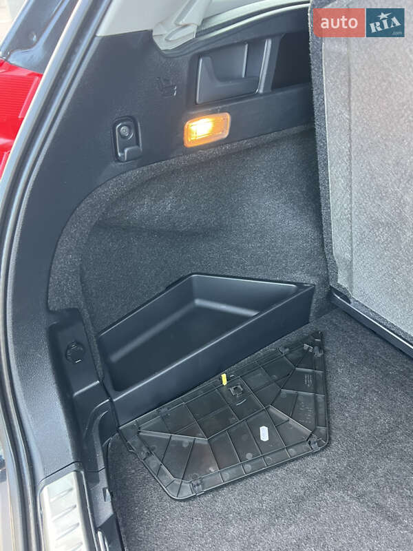 Универсал Toyota Auris 2014 в Житомире фото 76 Универсал Toyota Auris 2014 в Житомире