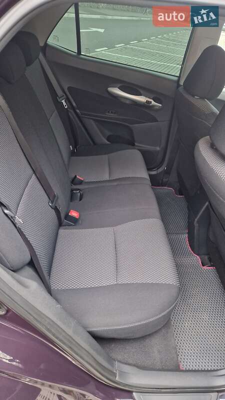 Хетчбек Toyota Auris 2010 в Києві фото 8 Хетчбек Toyota Auris 2010 в Києві