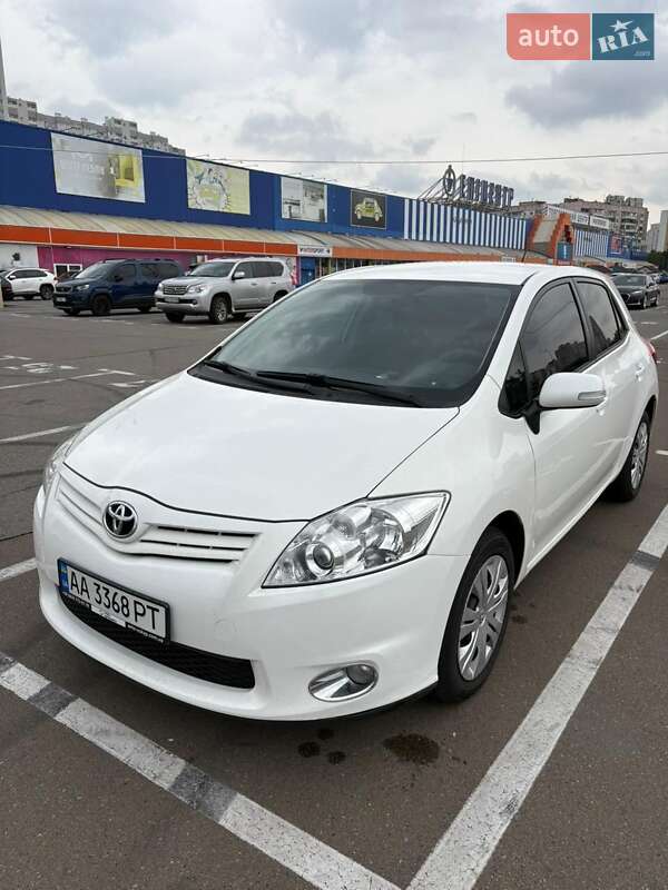 Хэтчбек Toyota Auris 2011 в Киеве
