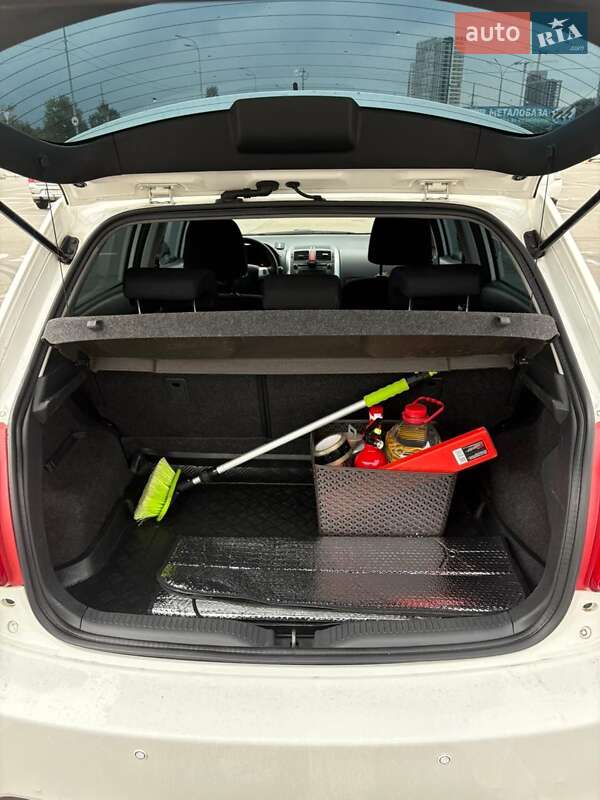 Хэтчбек Toyota Auris 2011 в Киеве