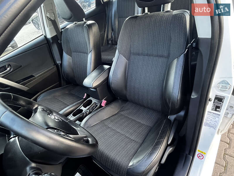 Хэтчбек Toyota Auris 2013 в Луцке фото 22 Хэтчбек Toyota Auris 2013 в Луцке