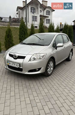 Хэтчбек Toyota Auris 2008 в Ровно