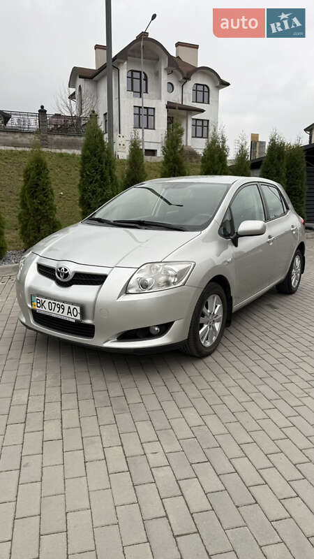 Хэтчбек Toyota Auris 2008 в Ровно фото Хэтчбек Toyota Auris 2008 в Ровно