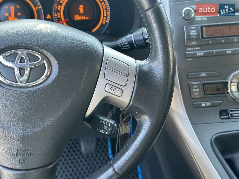 Хэтчбек Toyota Auris 2008 в Киеве