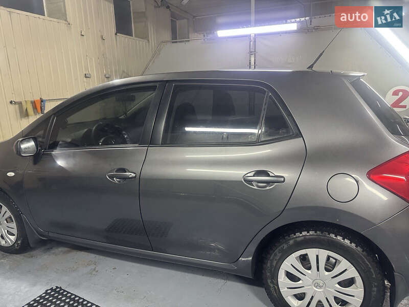 Хэтчбек Toyota Auris 2008 в Каменском