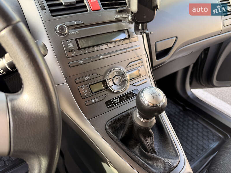 Хэтчбек Toyota Auris 2008 в Киеве