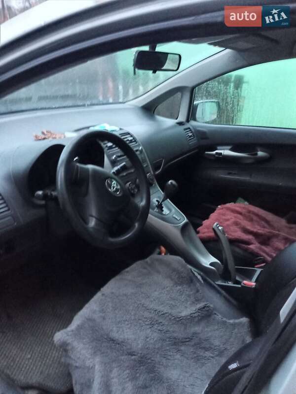 Хэтчбек Toyota Auris 2008 в Корюковке