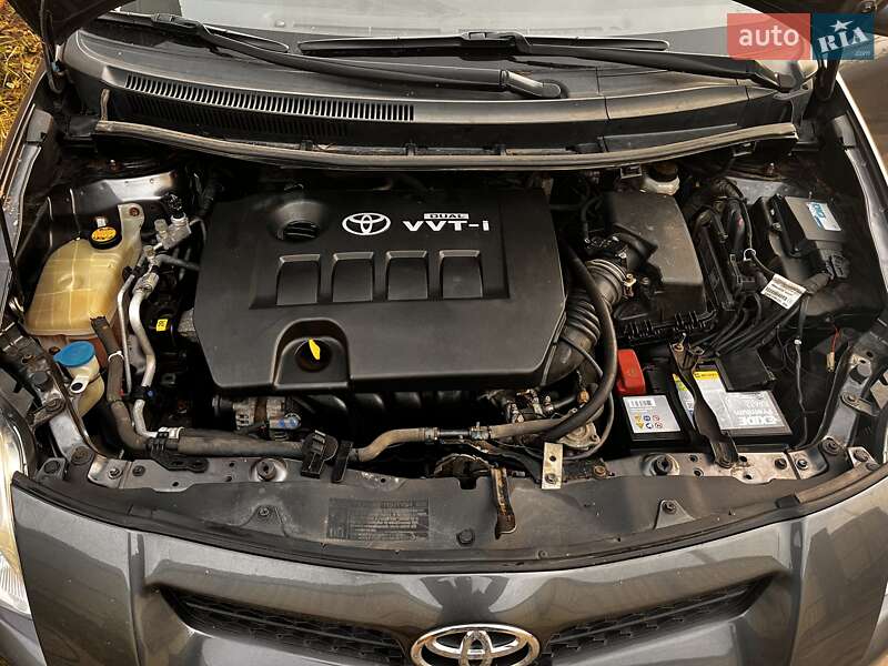 Хэтчбек Toyota Auris 2008 в Полтаве