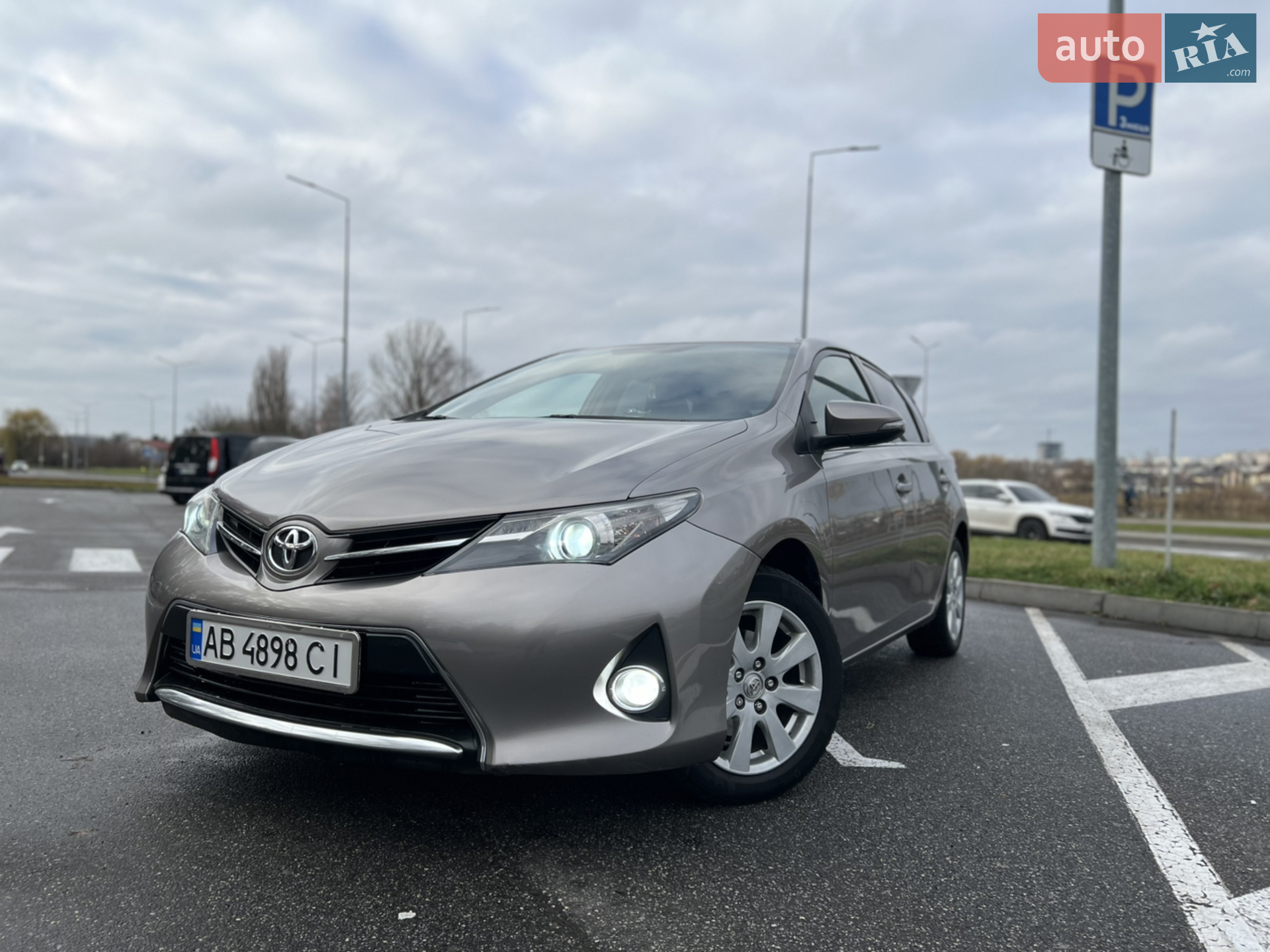 2013 Toyota Auris - фото 1
