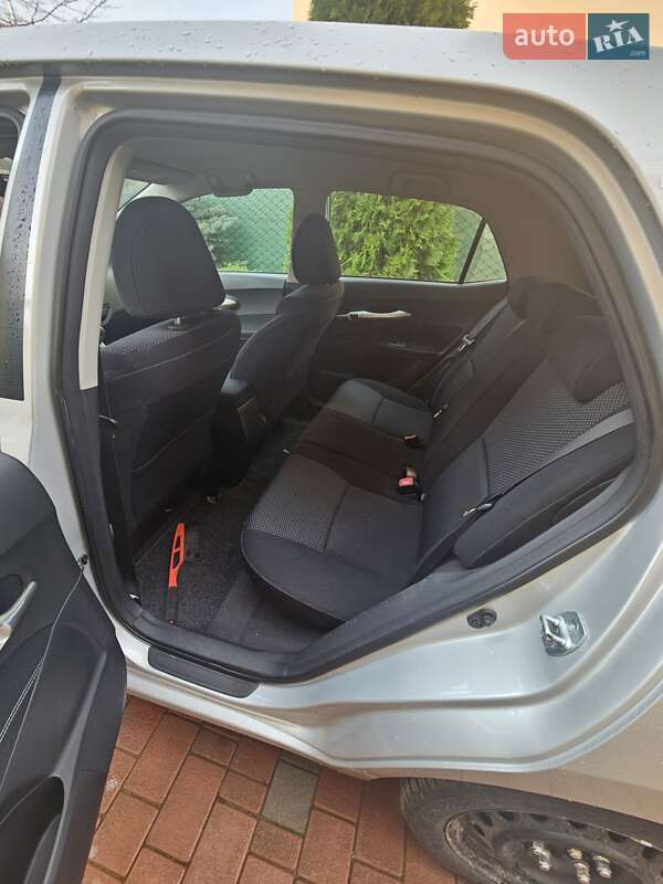 Хетчбек Toyota Auris 2011 в Львові
