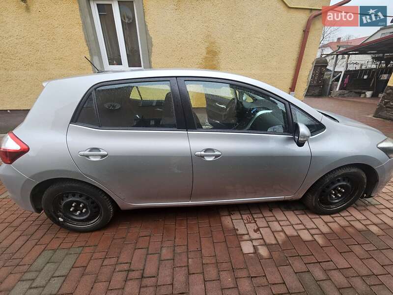 Хетчбек Toyota Auris 2011 в Львові