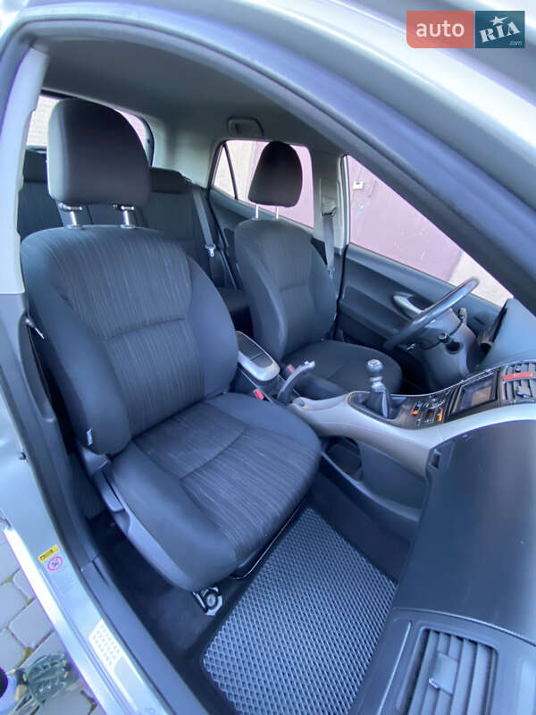 Хетчбек Toyota Auris 2006 в Івано-Франківську