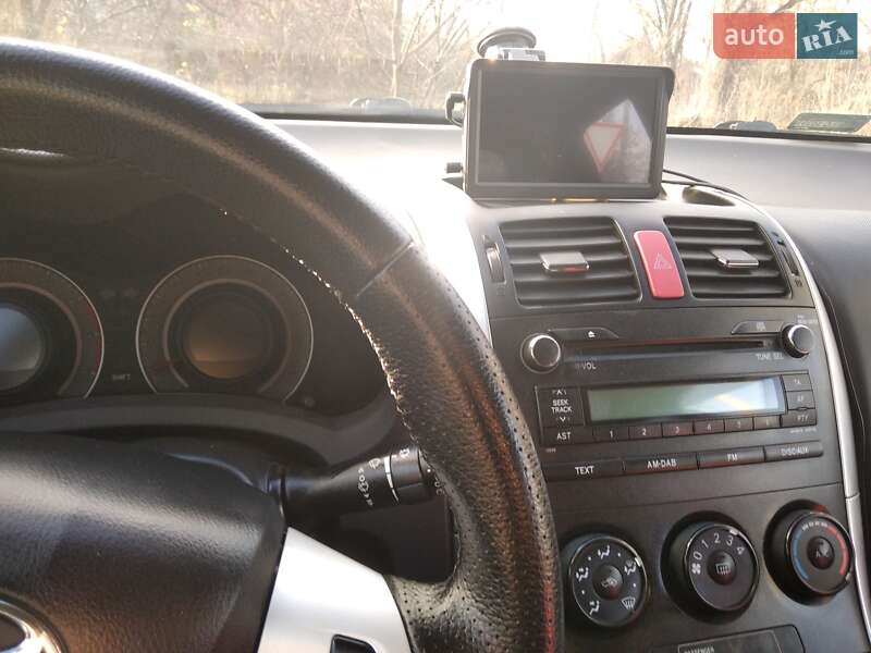 Хэтчбек Toyota Auris 2011 в Кропивницком