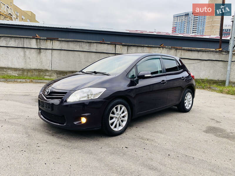 Хэтчбек Toyota Auris 2010 в Киеве