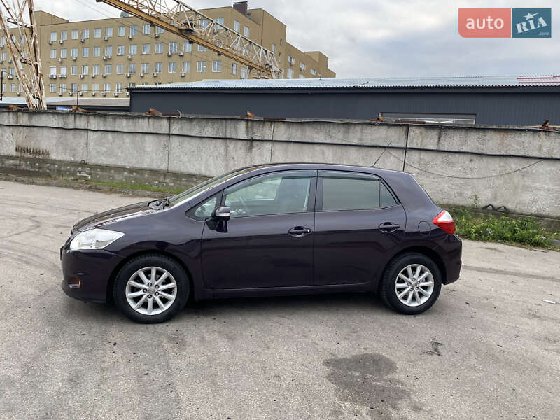 Хэтчбек Toyota Auris 2010 в Киеве