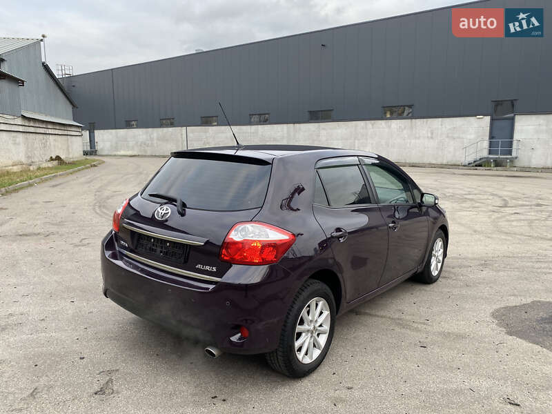 Хэтчбек Toyota Auris 2010 в Киеве