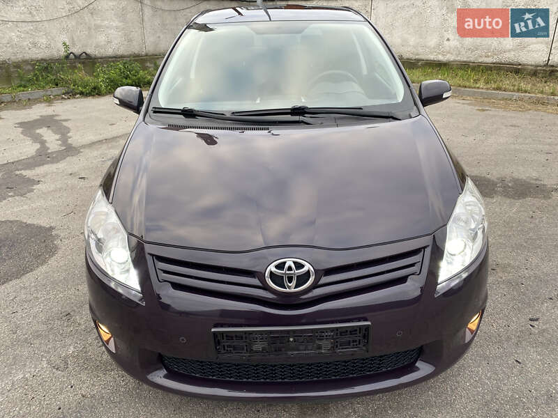 Хэтчбек Toyota Auris 2010 в Киеве