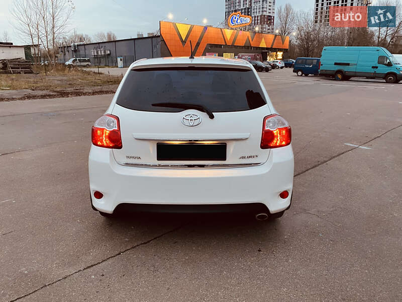 Хэтчбек Toyota Auris 2012 в Киеве