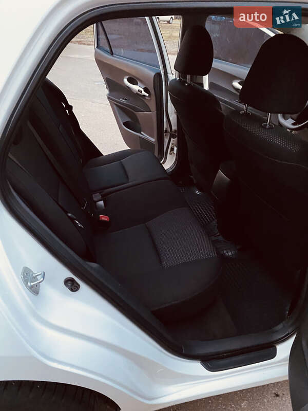 Хэтчбек Toyota Auris 2012 в Киеве