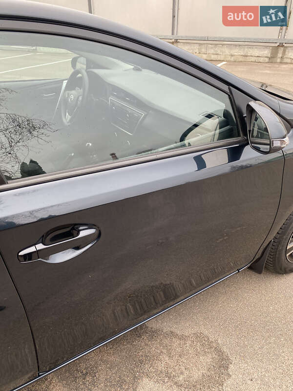 Хетчбек Toyota Auris 2014 в Києві фото 22 Хетчбек Toyota Auris 2014 в Києві